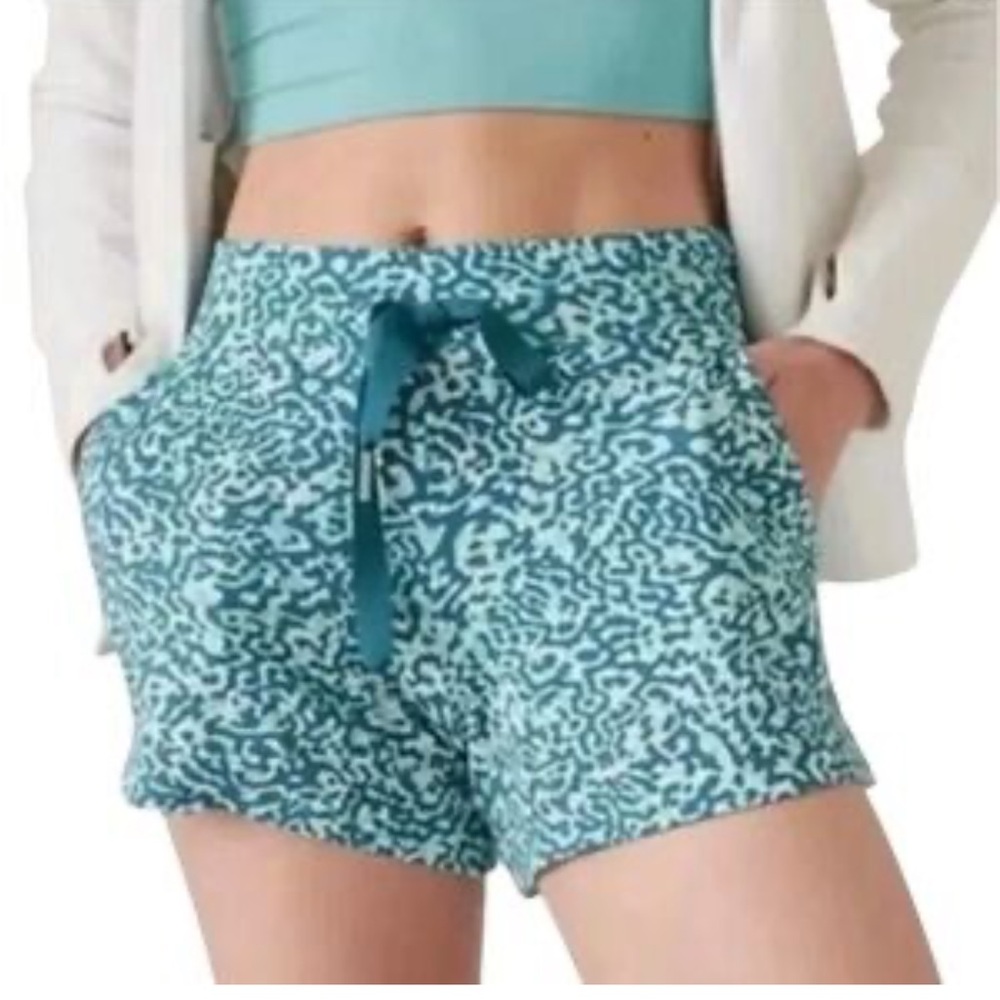 NWT ATHLETA Balance 4” Pull On SHORTIE Active Lounge SHORTS Nirvana Leopard $59 - Picture 2 of 12